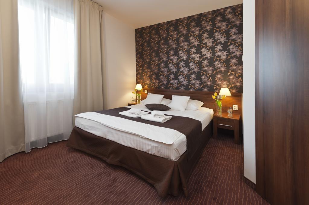 Hotel Esperanto Świdnica Kamer foto