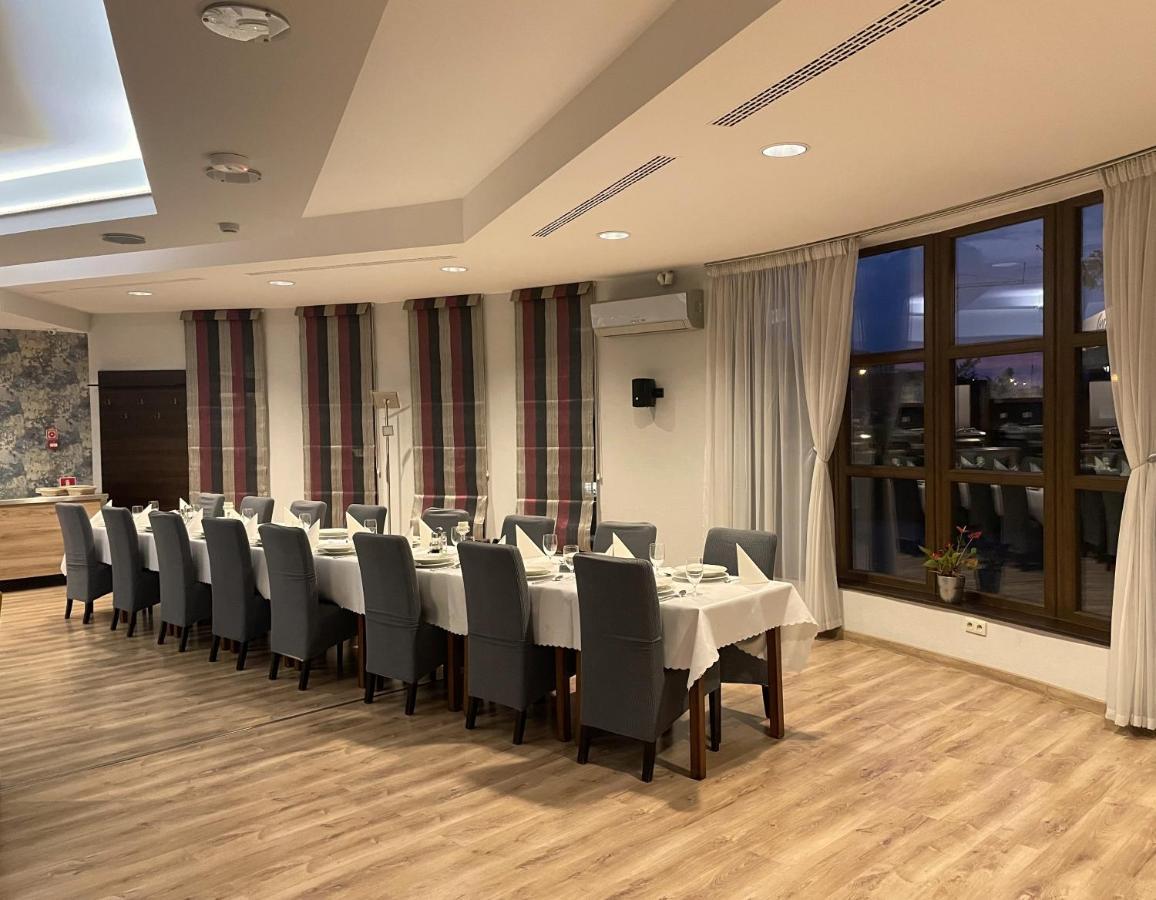 Hotel Esperanto Świdnica Buitenkant foto