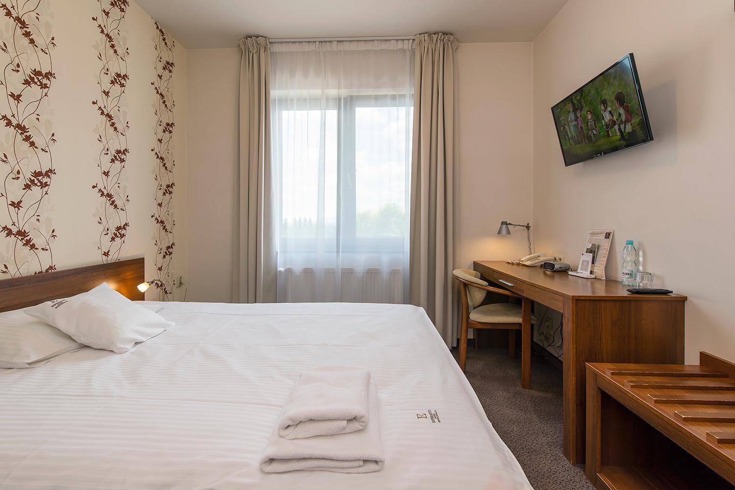 Hotel Esperanto Świdnica Buitenkant foto