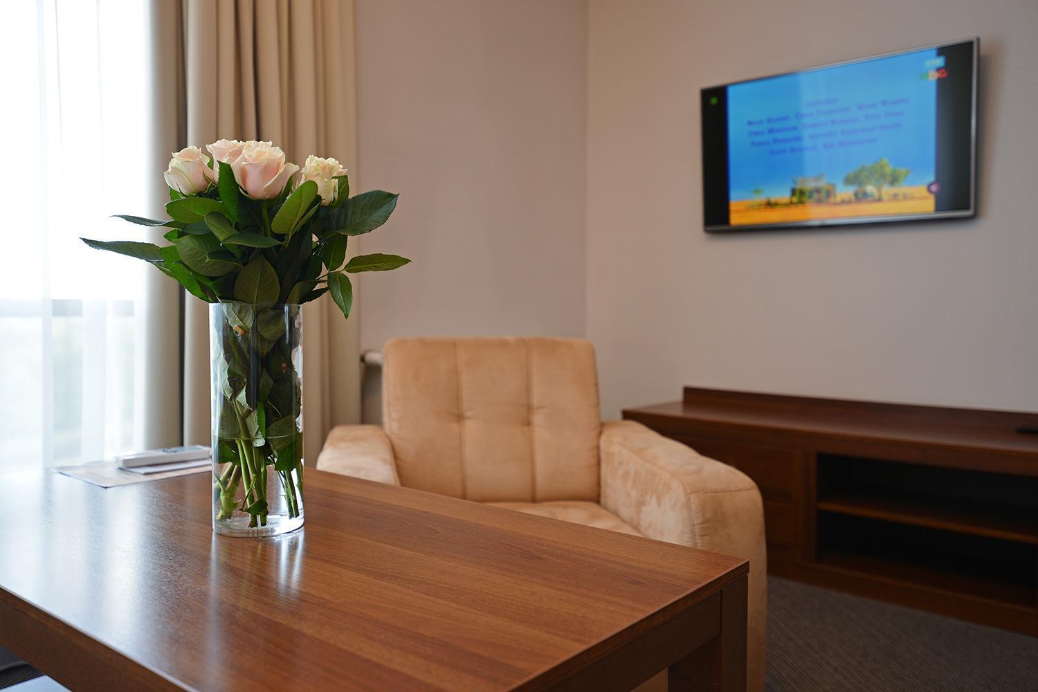 Hotel Esperanto Świdnica Buitenkant foto
