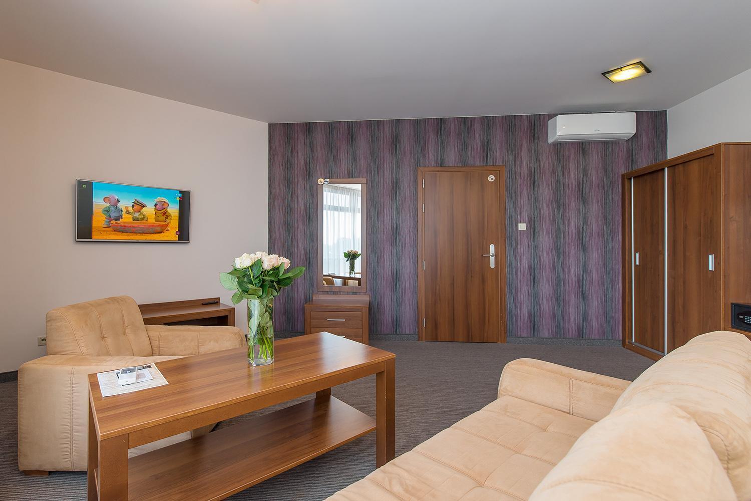 Hotel Esperanto Świdnica Buitenkant foto