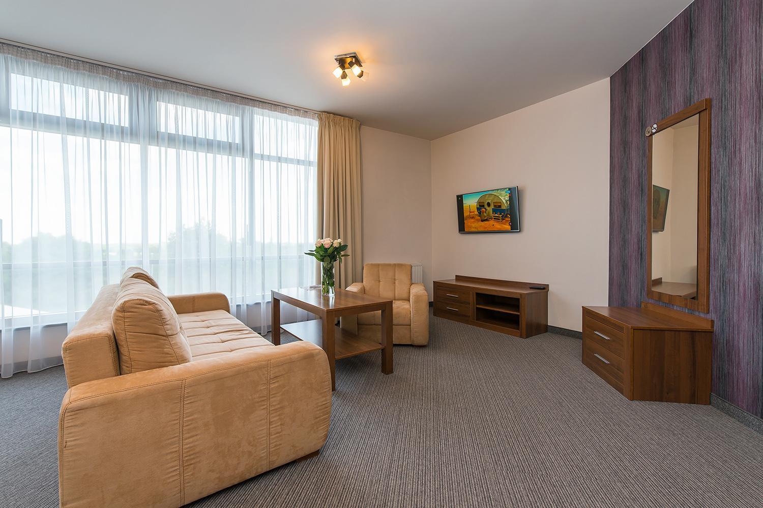 Hotel Esperanto Świdnica Buitenkant foto