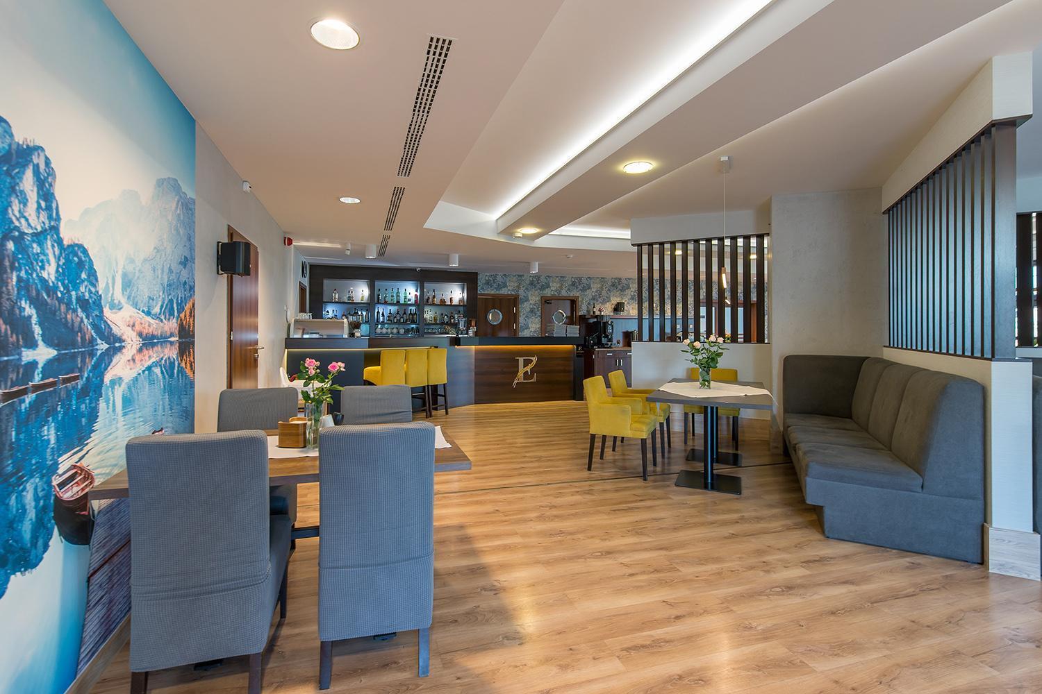 Hotel Esperanto Świdnica Buitenkant foto