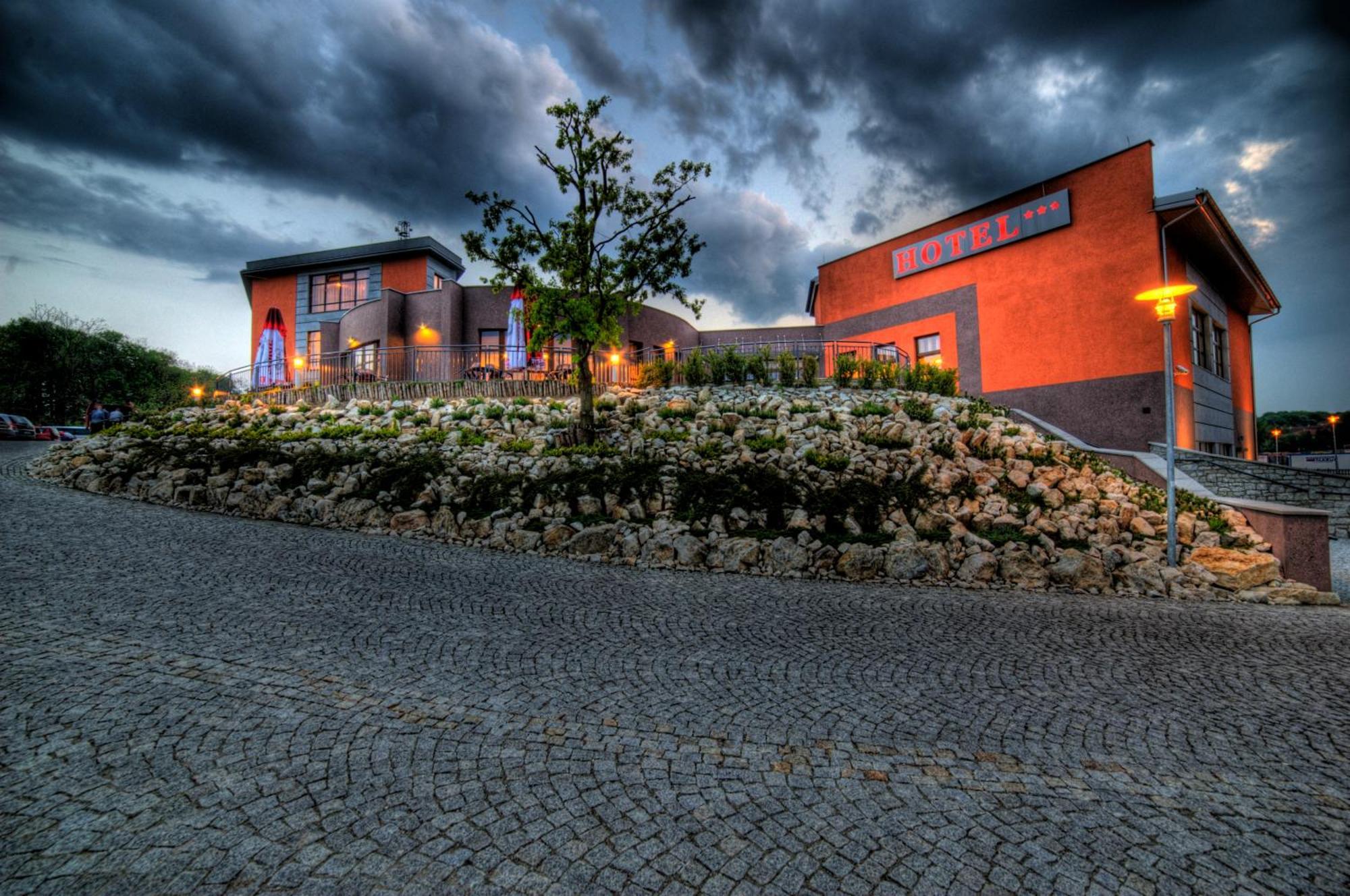 Hotel Esperanto Świdnica Buitenkant foto